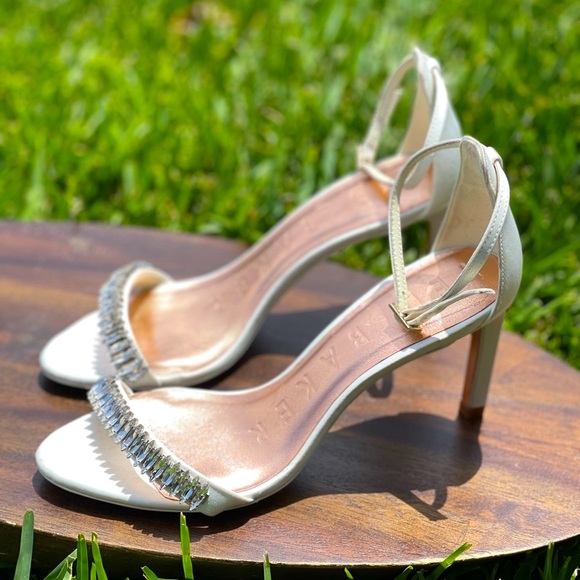 - TED BAKER Saralia white satin embellished ankle strap sandals size  38.5 Us 8 - Picture 2 of 11